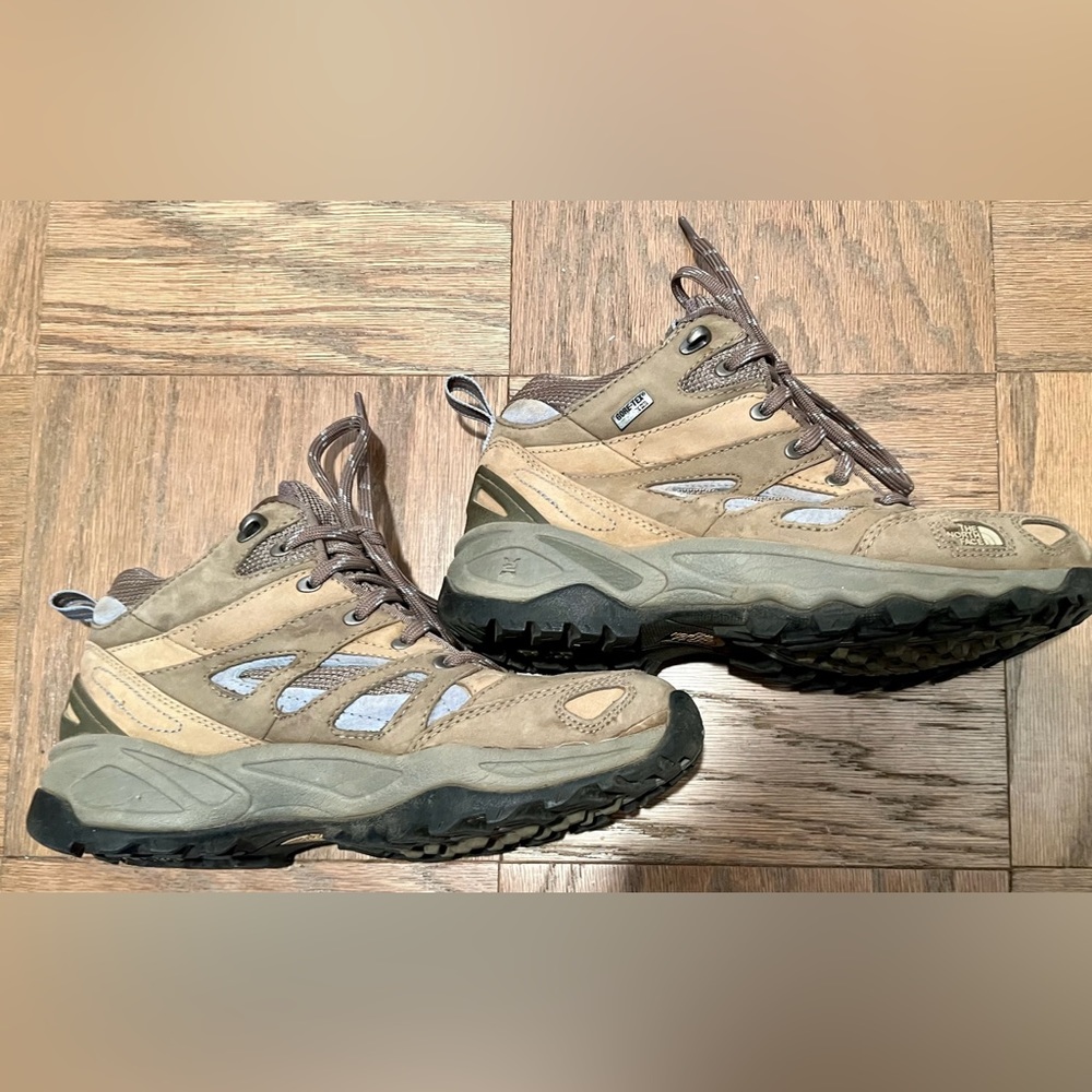 North Face women’s hiking boots. TNF Trail grip outdoors.  Light brown w blue